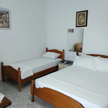 Guesthouse Shpetim Sarandë Eksteriør billede