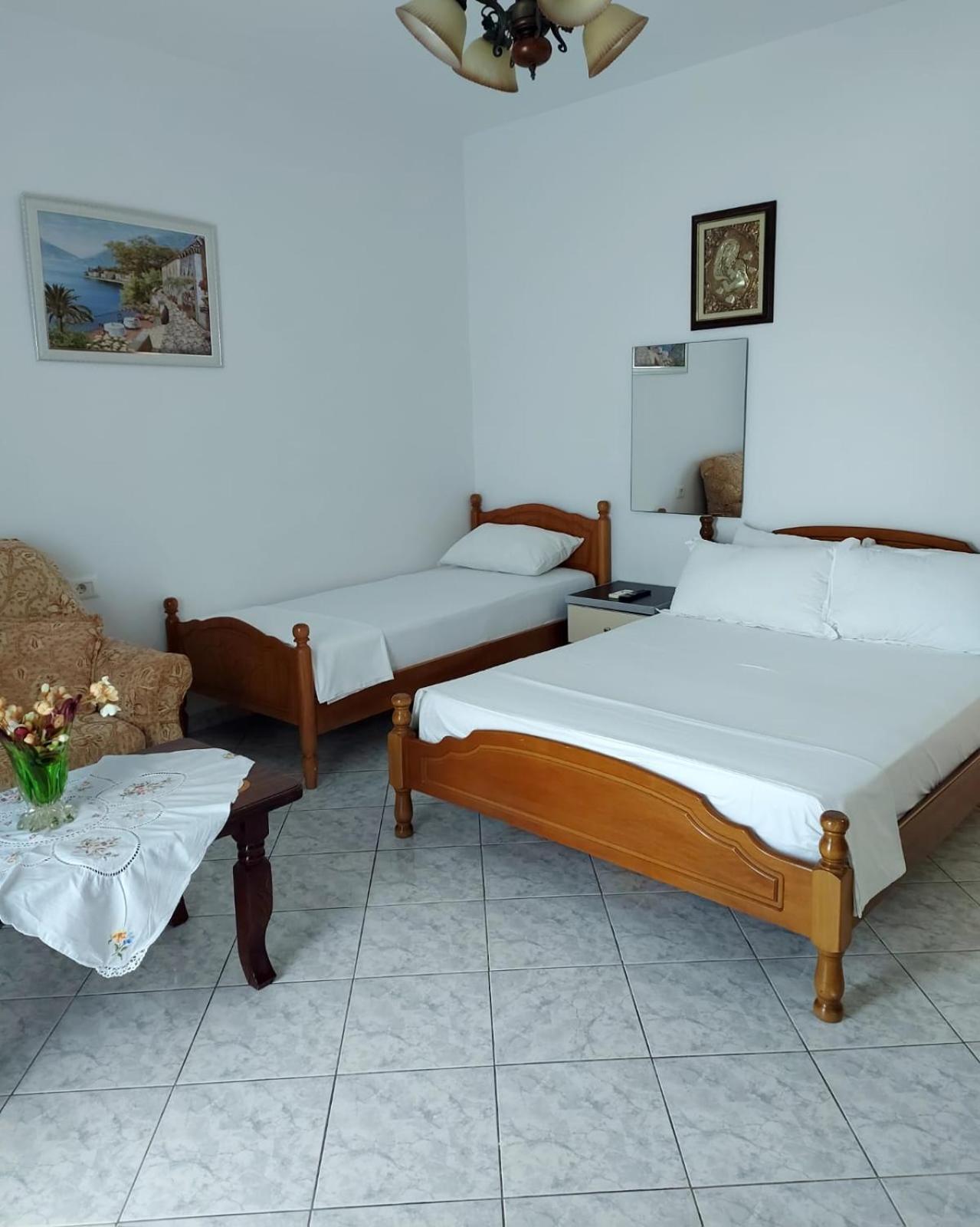 Guesthouse Shpetim Sarandë Eksteriør billede
